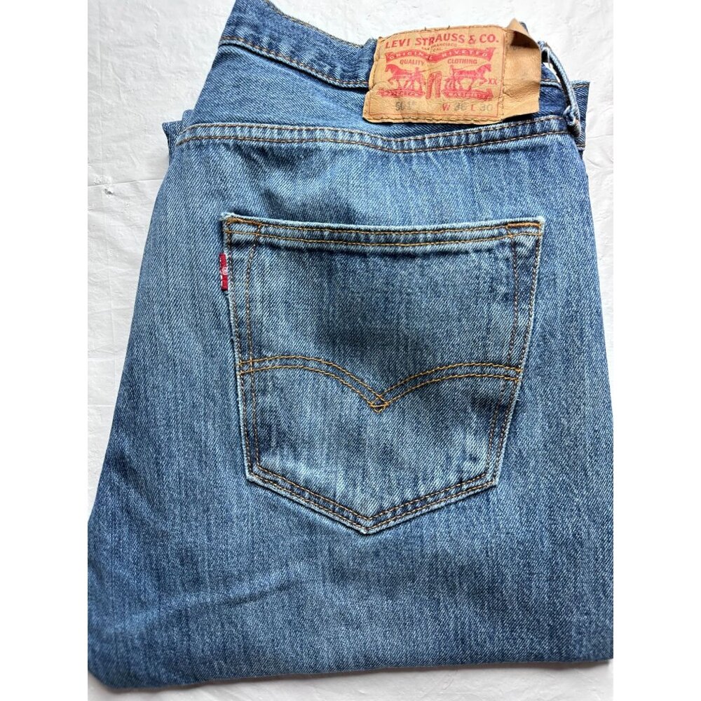 Levis Jean 501 Button Fly Mens Straight Legs Blue Med Wash Size 36/30 *Read